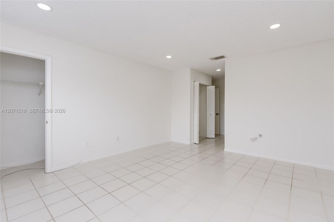 For Sale: $235,900 (2 beds, 2 baths, 1266 Square Feet)