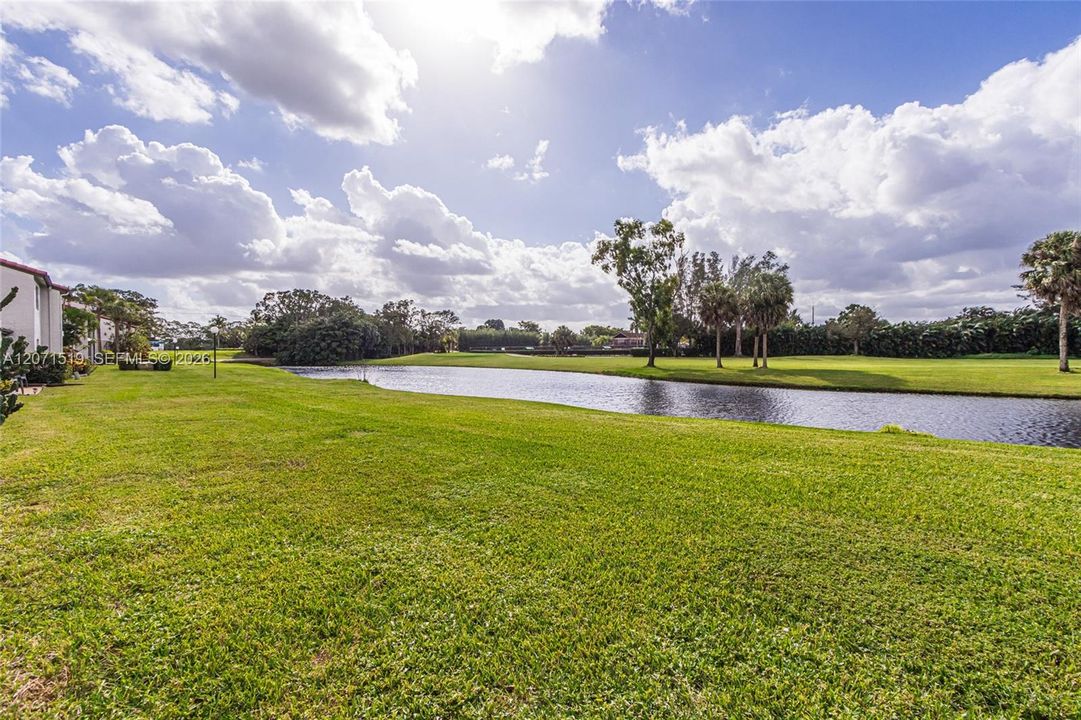 For Sale: $235,900 (2 beds, 2 baths, 1266 Square Feet)