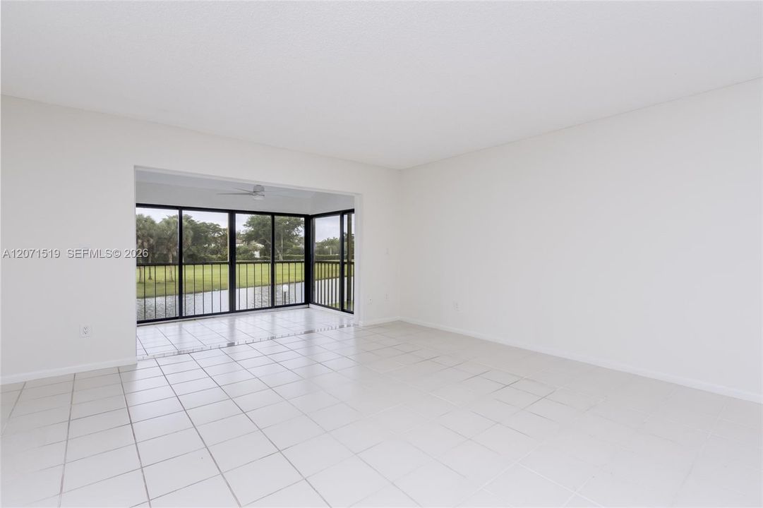 For Sale: $235,900 (2 beds, 2 baths, 1266 Square Feet)