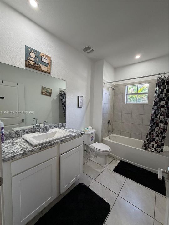 En Venta: $360,000 (3 camas, 2 baños, 1315 Pies cuadrados)