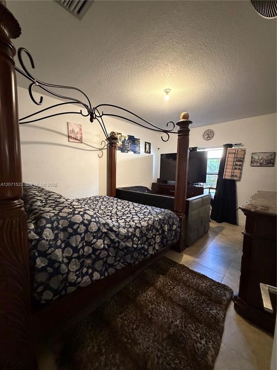 En Venta: $360,000 (3 camas, 2 baños, 1315 Pies cuadrados)