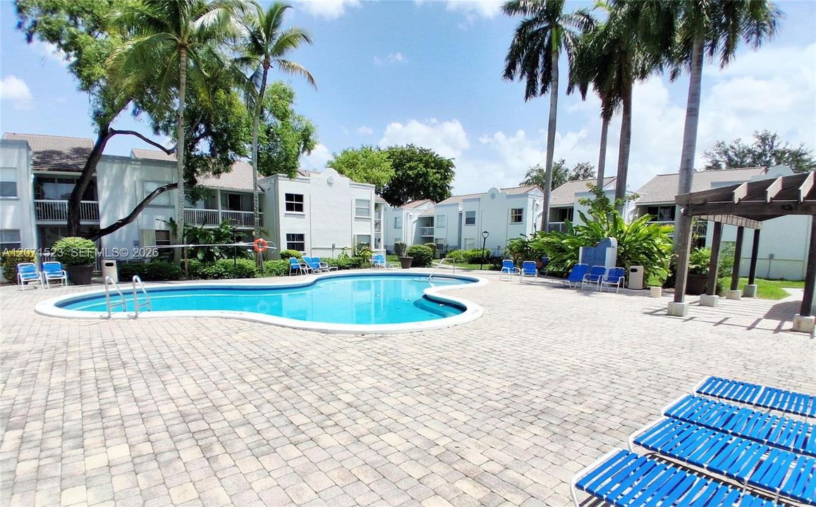 For Rent: $2,100 (1 beds, 1 baths, 899 Square Feet)