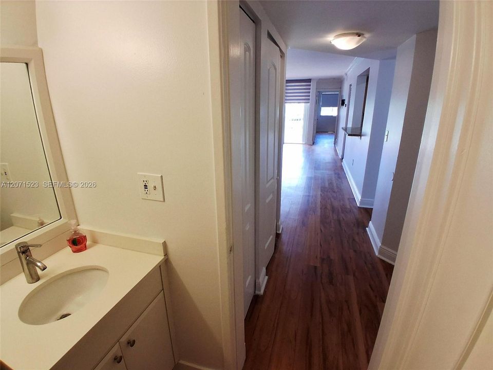 For Rent: $2,100 (1 beds, 1 baths, 899 Square Feet)