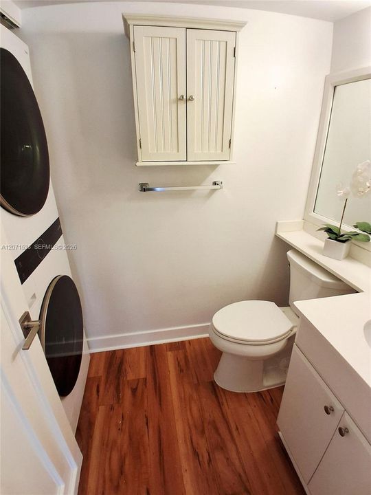 For Rent: $2,100 (1 beds, 1 baths, 899 Square Feet)