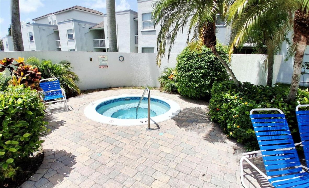 For Rent: $2,100 (1 beds, 1 baths, 899 Square Feet)
