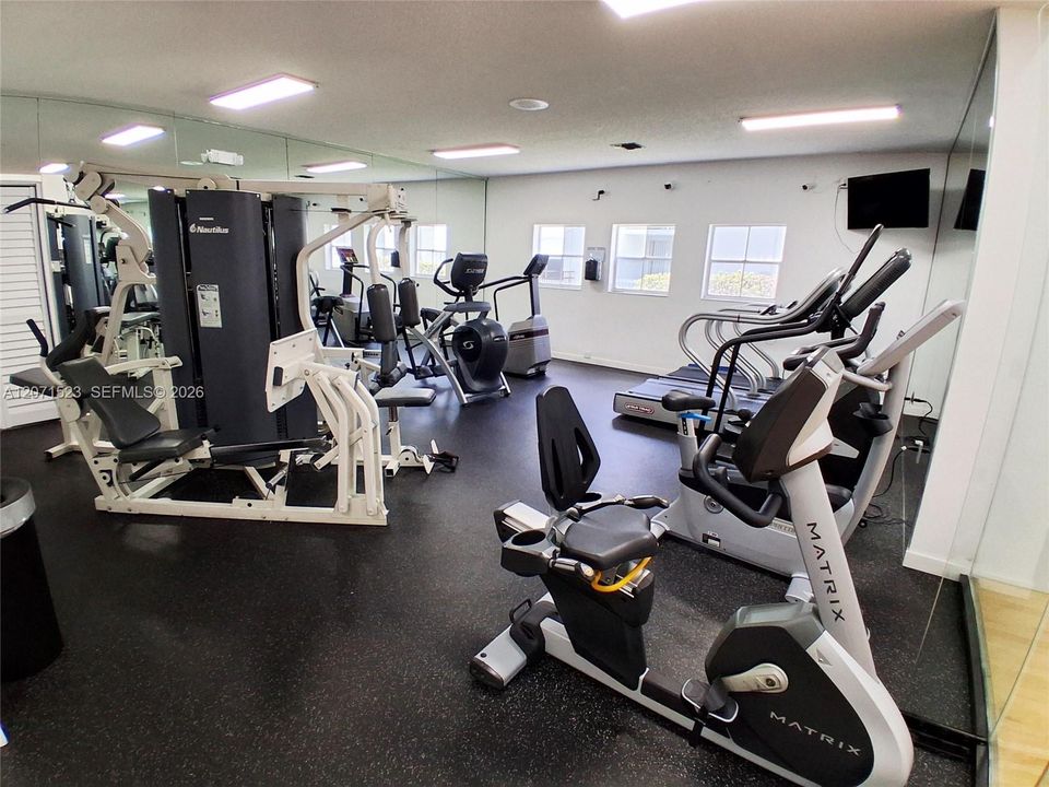 For Rent: $2,100 (1 beds, 1 baths, 899 Square Feet)