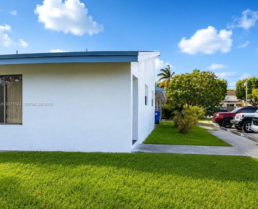 For Sale: $269,900 (3 beds, 2 baths, 1200 Square Feet)