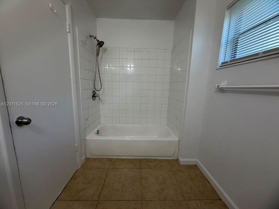 For Rent: $1,900 (2 beds, 2 baths, 2286 Square Feet)