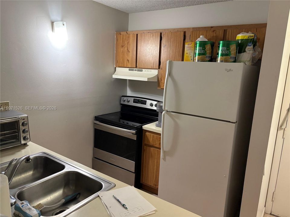 For Rent: $1,420 (1 beds, 1 baths, 619 Square Feet)