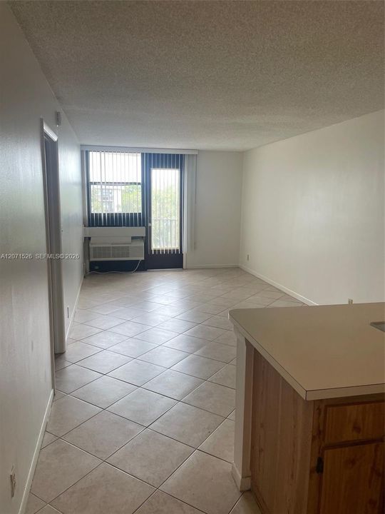 For Rent: $1,420 (1 beds, 1 baths, 619 Square Feet)