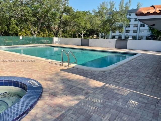 For Rent: $1,420 (1 beds, 1 baths, 619 Square Feet)