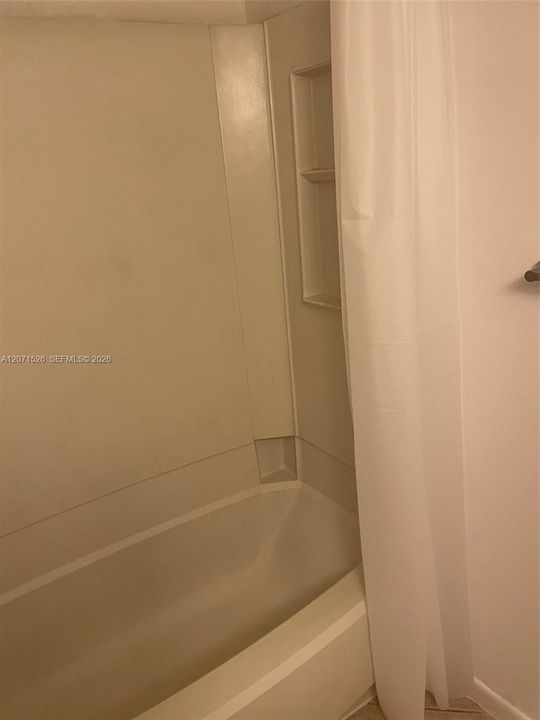 For Rent: $1,420 (1 beds, 1 baths, 619 Square Feet)