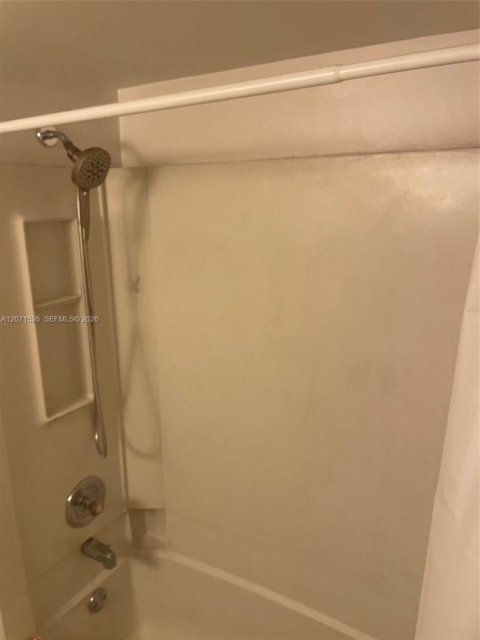 For Rent: $1,420 (1 beds, 1 baths, 619 Square Feet)