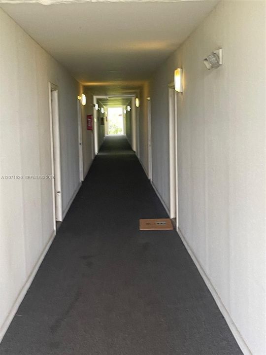 For Rent: $1,420 (1 beds, 1 baths, 619 Square Feet)