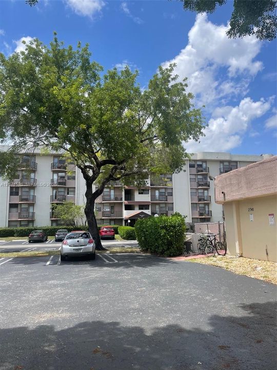 For Rent: $1,420 (1 beds, 1 baths, 619 Square Feet)