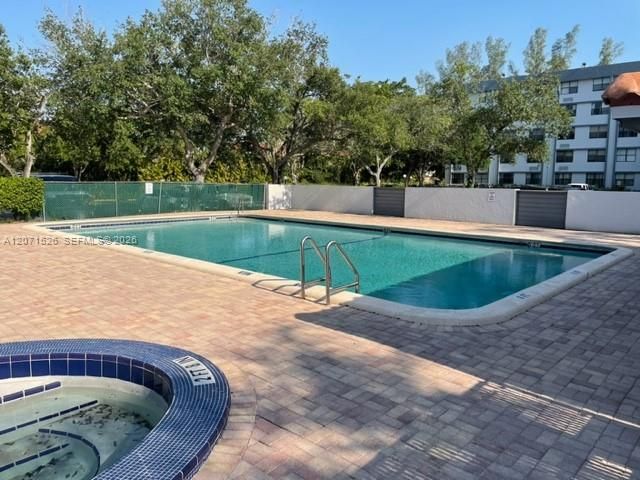 For Rent: $1,420 (1 beds, 1 baths, 619 Square Feet)