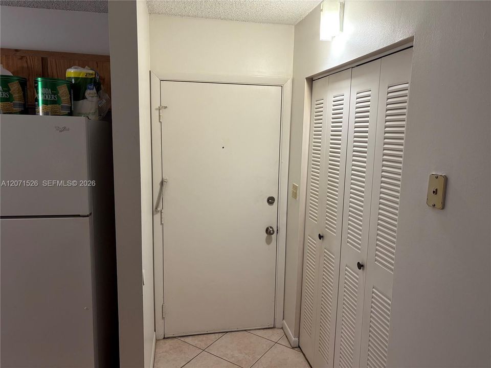 For Rent: $1,420 (1 beds, 1 baths, 619 Square Feet)
