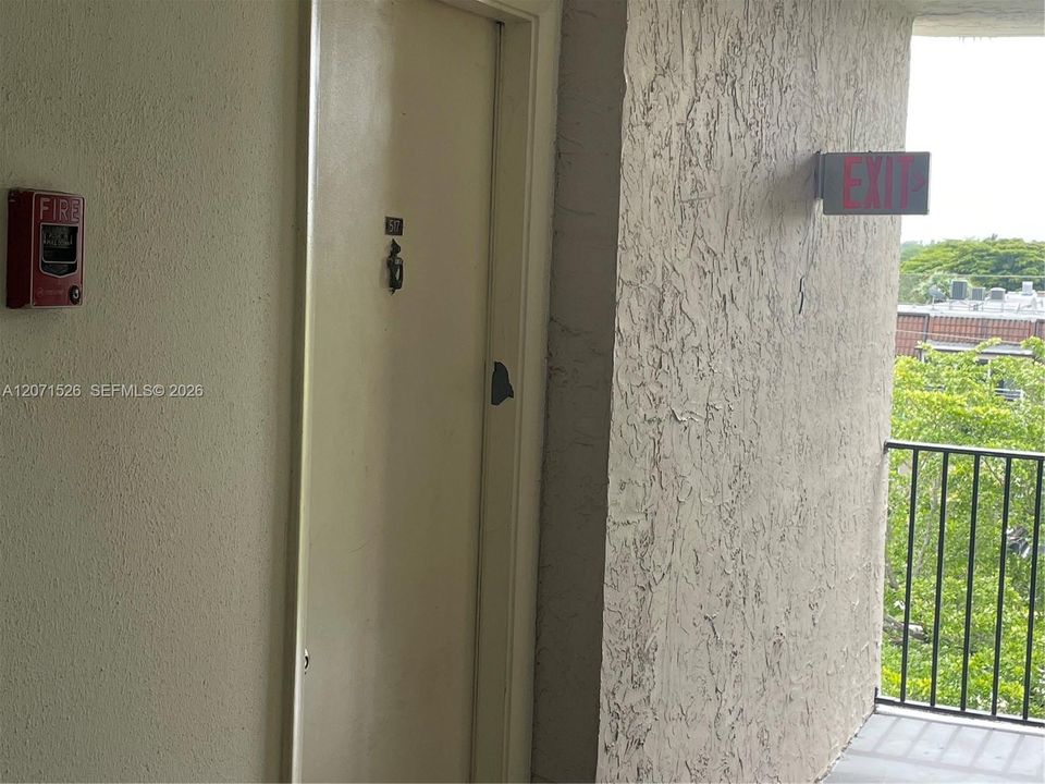 For Rent: $1,420 (1 beds, 1 baths, 619 Square Feet)