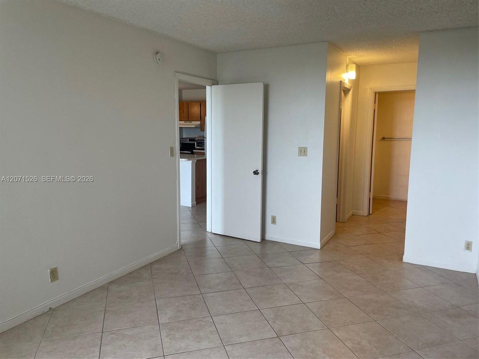 For Rent: $1,420 (1 beds, 1 baths, 619 Square Feet)