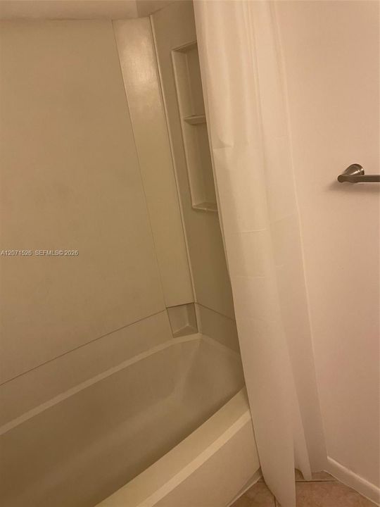 For Rent: $1,420 (1 beds, 1 baths, 619 Square Feet)