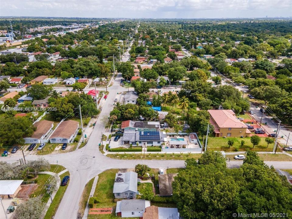 For Rent: $2,100 (2 beds, 1 baths, 744 Square Feet)