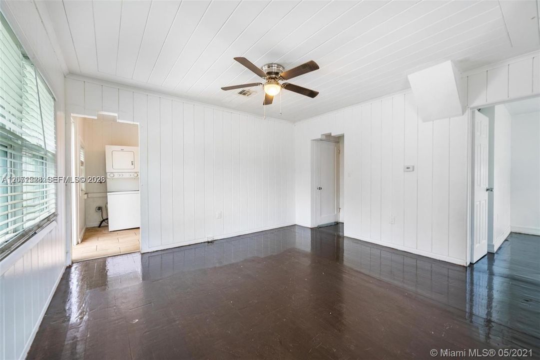 For Rent: $2,100 (2 beds, 1 baths, 744 Square Feet)