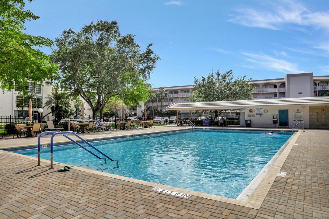 Granada Pool