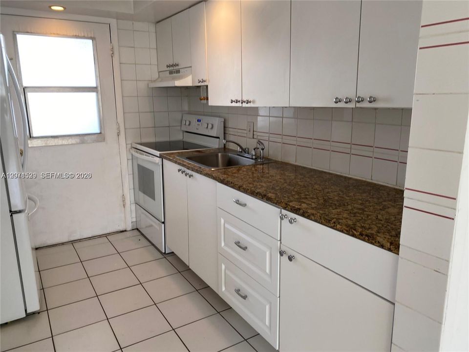 В аренду: $3,600 (2 спален, 2 ванн, 1109 Квадратных фут)