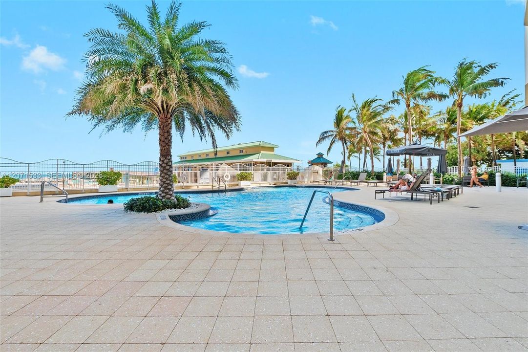 For Rent: $5,300 (2 beds, 2 baths, 1715 Square Feet)