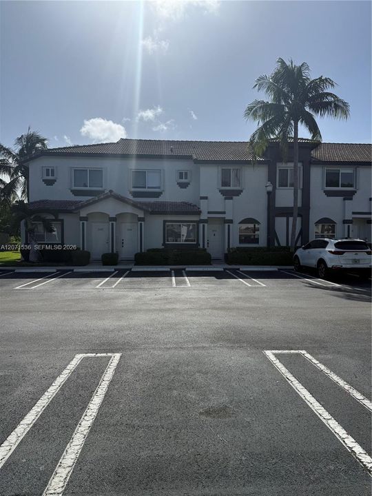 For Rent: $2,300 (3 beds, 2 baths, 1452 Square Feet)