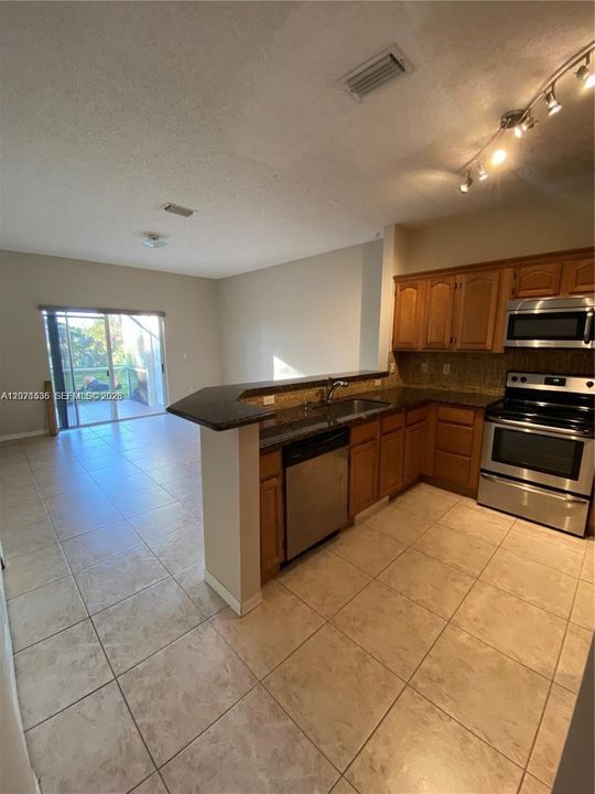 For Rent: $2,300 (3 beds, 2 baths, 1452 Square Feet)