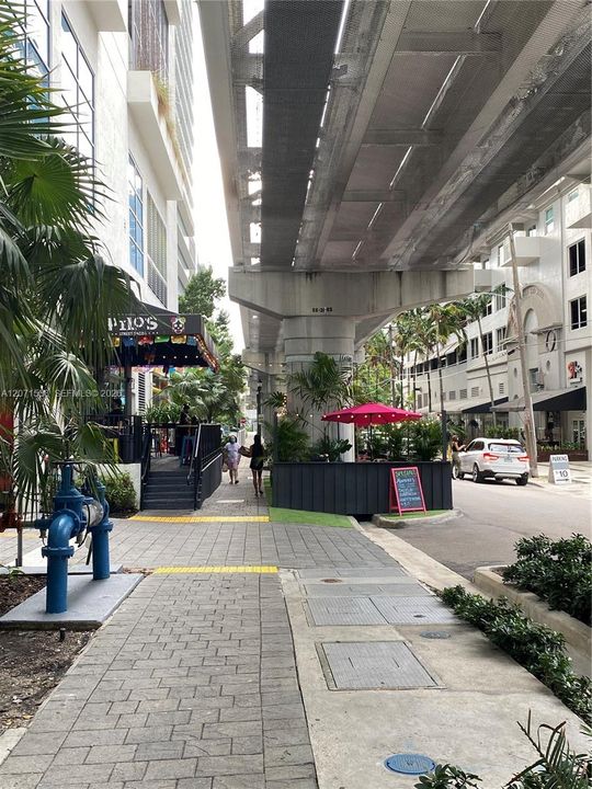 For Rent: $4,100 (2 beds, 2 baths, 921 Square Feet)