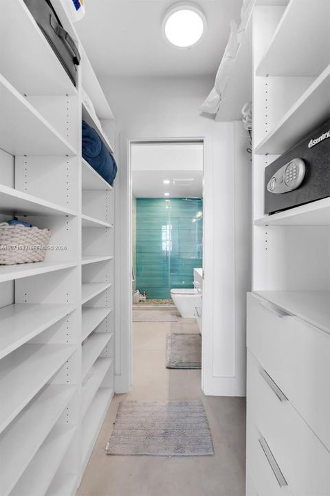 For Rent: $3,000 (1 beds, 1 baths, 550 Square Feet)