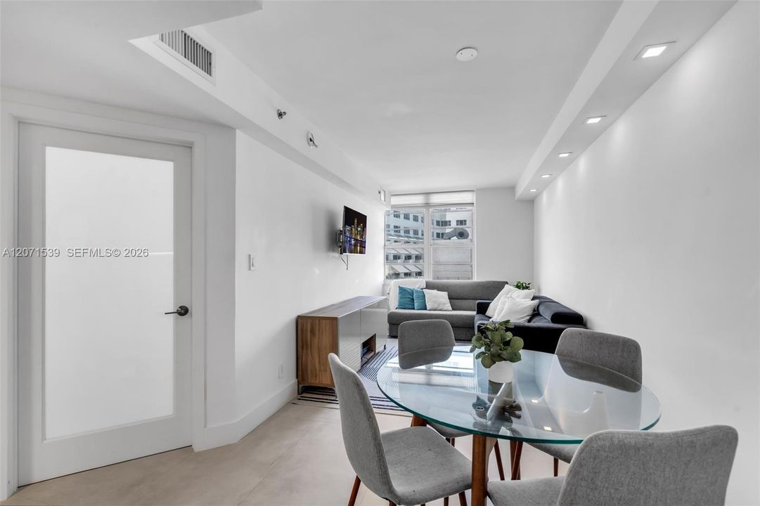 For Rent: $3,000 (1 beds, 1 baths, 550 Square Feet)