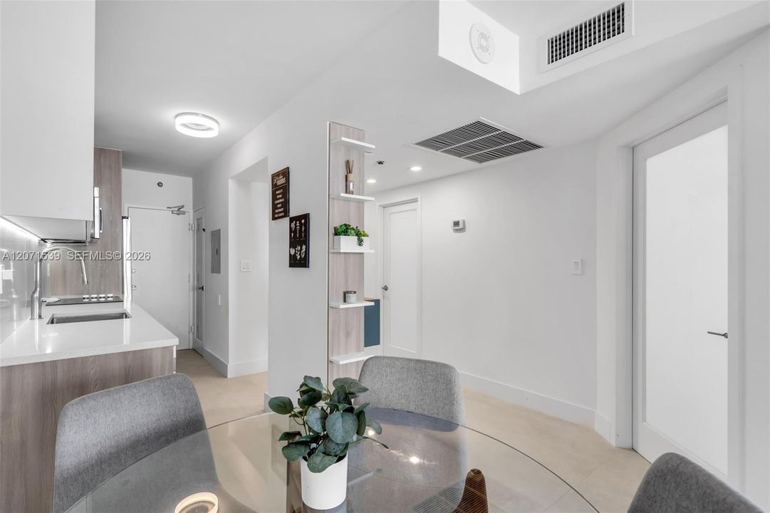 For Rent: $3,000 (1 beds, 1 baths, 550 Square Feet)