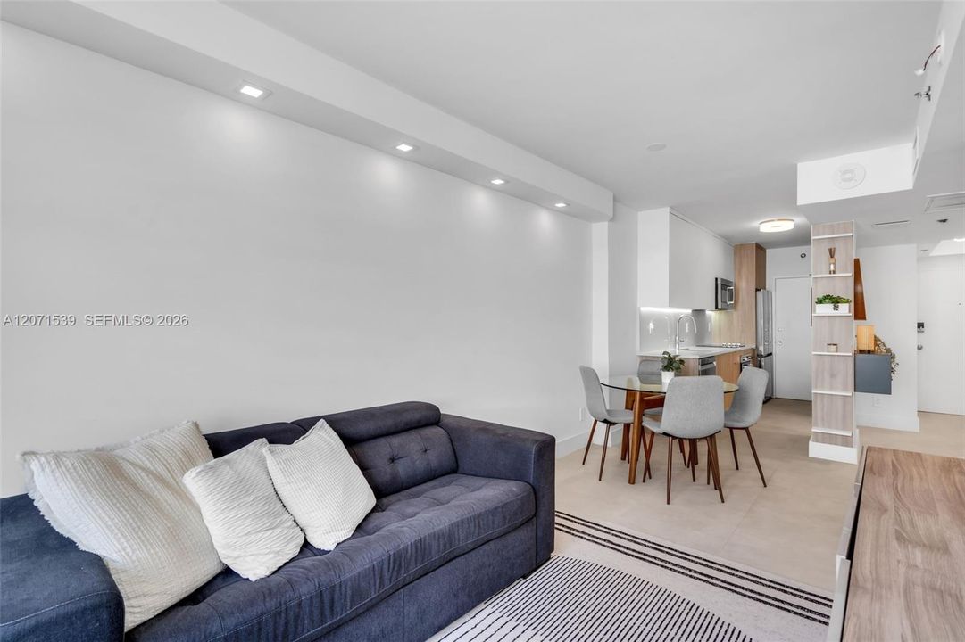 For Rent: $3,000 (1 beds, 1 baths, 550 Square Feet)