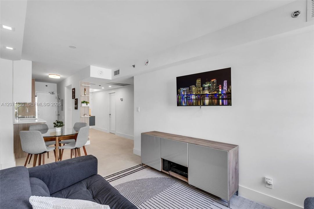 For Rent: $3,000 (1 beds, 1 baths, 550 Square Feet)