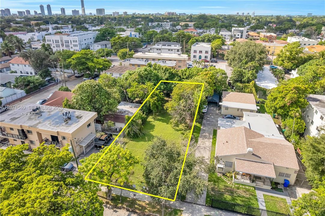 For Sale: $700,000 (0.17 acres)