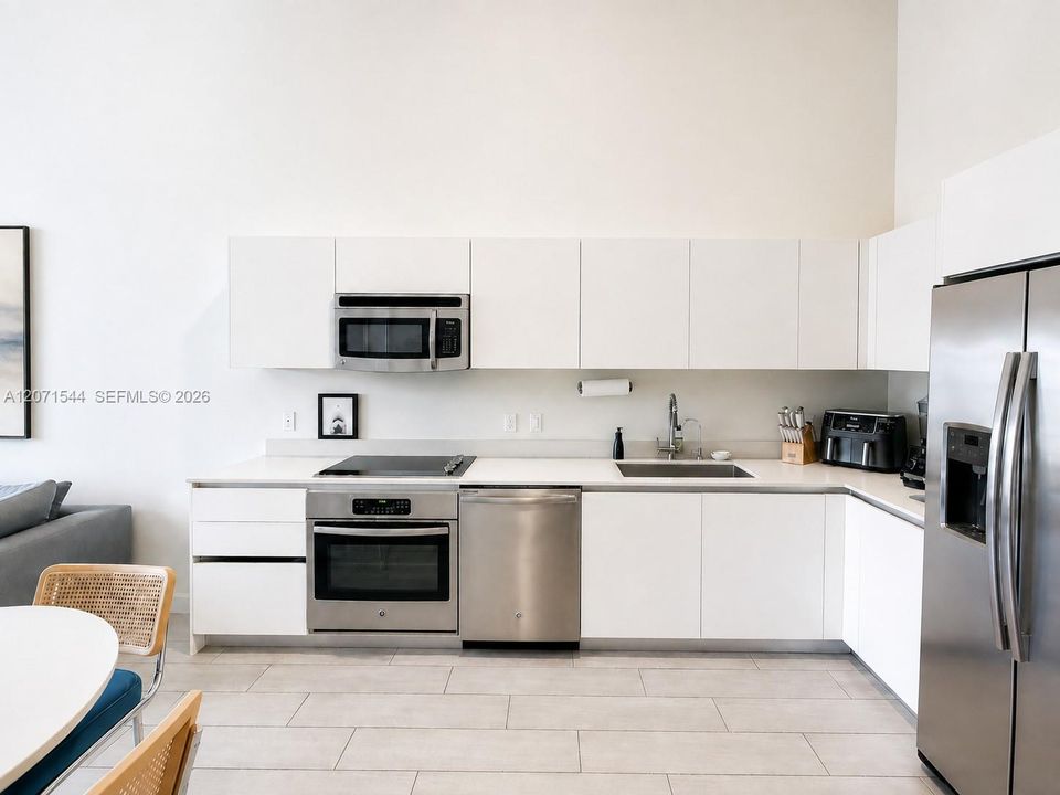 For Sale: $510,000 (1 beds, 1 baths, 659 Square Feet)