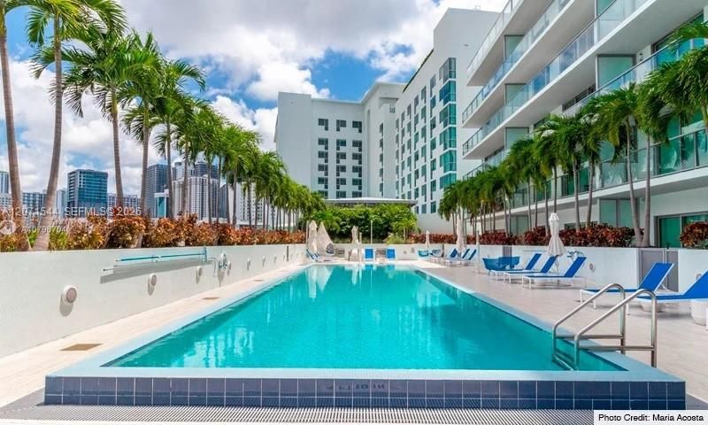 For Sale: $510,000 (1 beds, 1 baths, 659 Square Feet)
