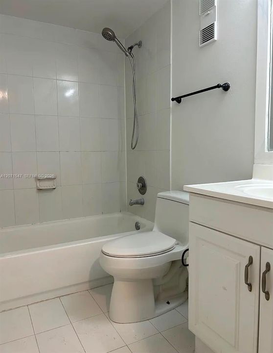 For Rent: $2,100 (2 beds, 2 baths, 832 Square Feet)