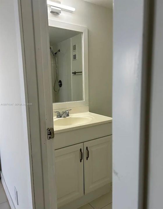 For Rent: $2,100 (2 beds, 2 baths, 832 Square Feet)