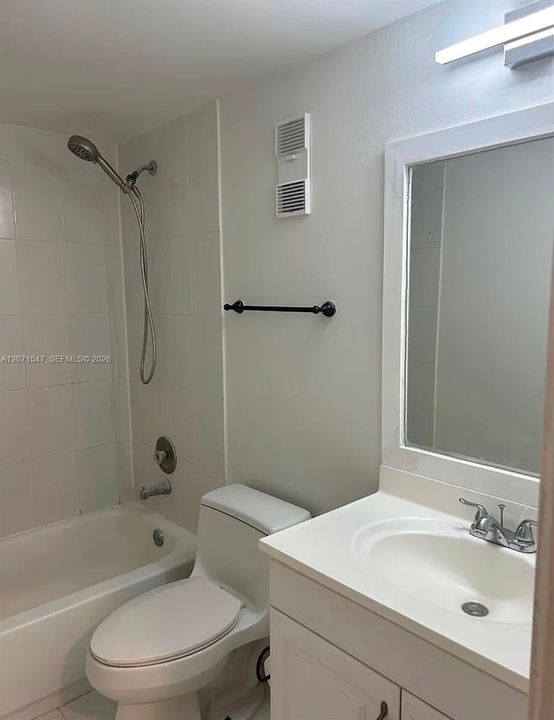For Rent: $2,100 (2 beds, 2 baths, 832 Square Feet)