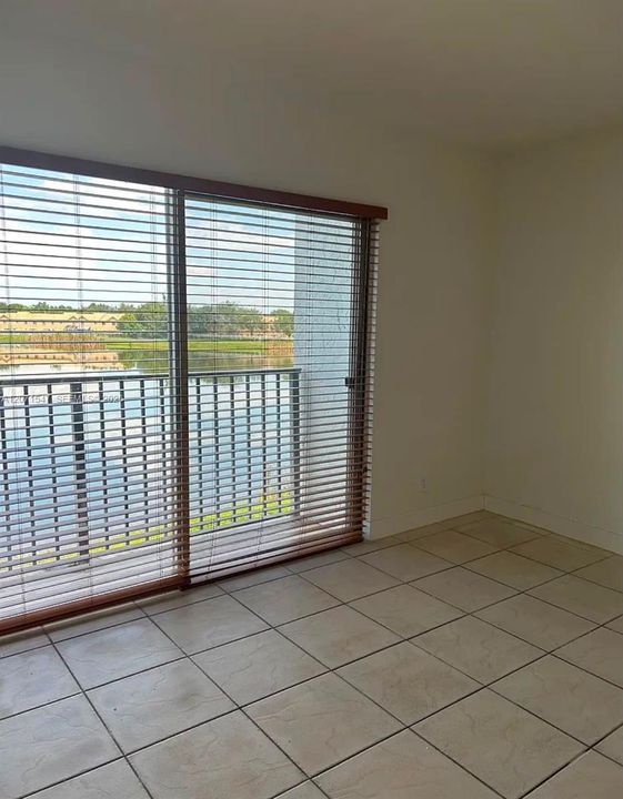 For Rent: $2,100 (2 beds, 2 baths, 832 Square Feet)