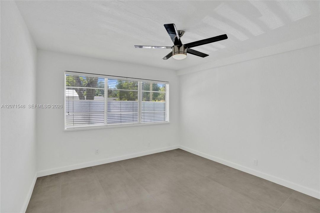 For Sale: $265,500 (1 beds, 1 baths, 766 Square Feet)