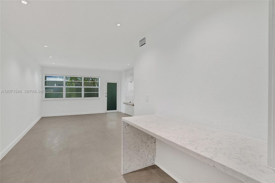 For Sale: $265,500 (1 beds, 1 baths, 766 Square Feet)