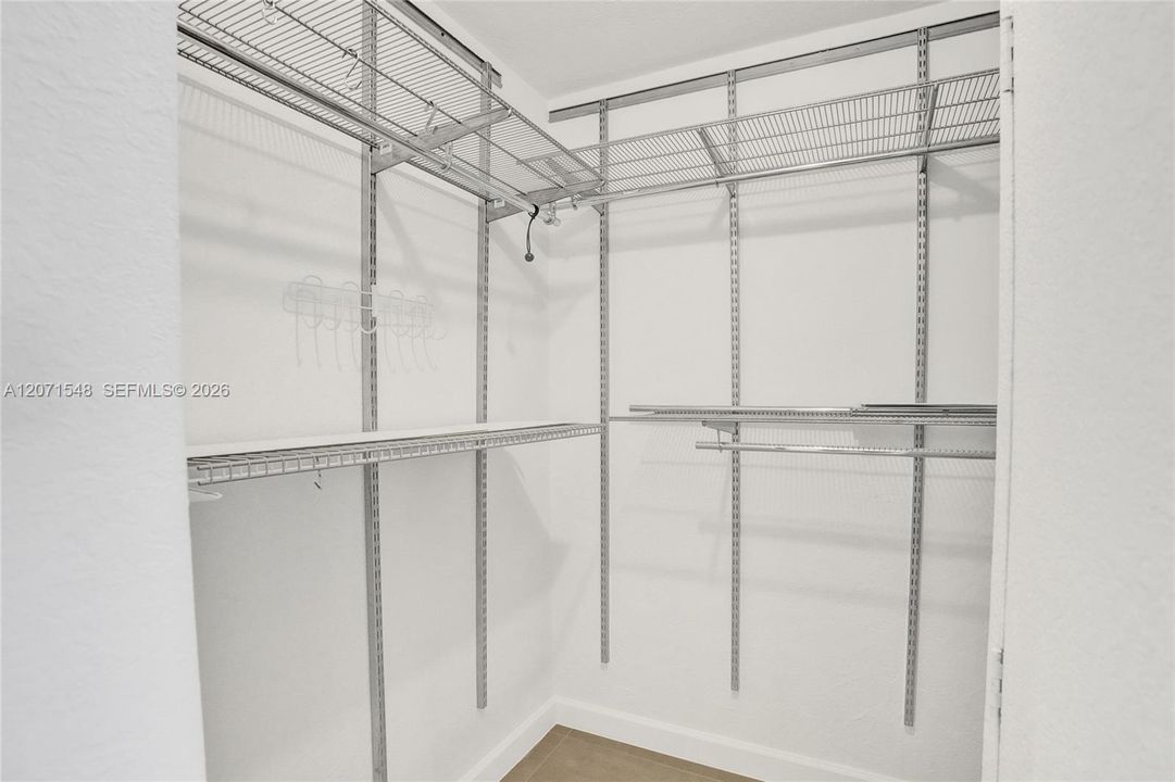 For Sale: $265,500 (1 beds, 1 baths, 766 Square Feet)