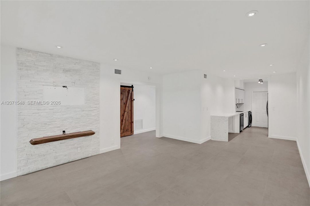 For Sale: $265,500 (1 beds, 1 baths, 766 Square Feet)