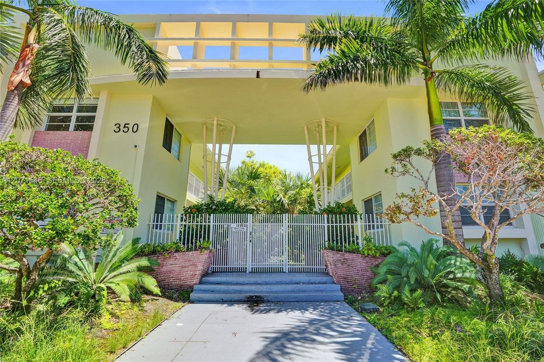 For Sale: $265,500 (1 beds, 1 baths, 766 Square Feet)
