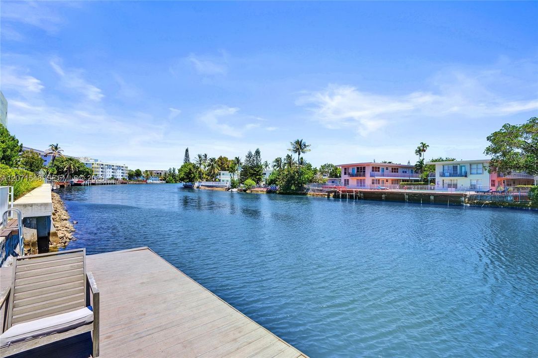 For Sale: $265,500 (1 beds, 1 baths, 766 Square Feet)
